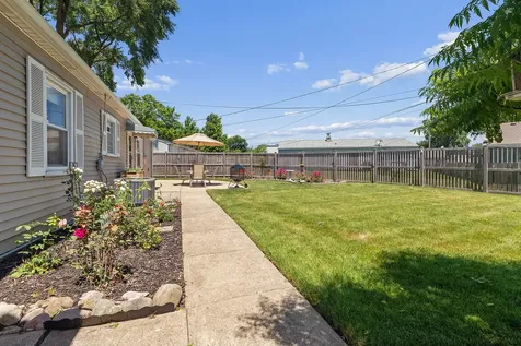627 Glen Avenue Romeoville IL 60446
