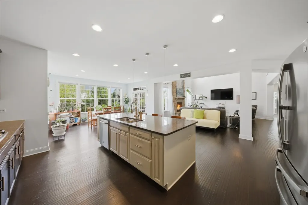 4836 Shumard Lane Naperville IL 60564