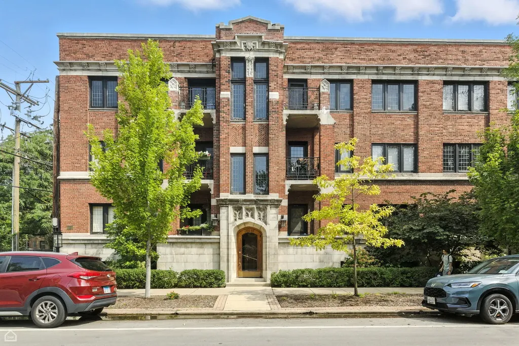 1368 East 57th Street Chicago IL 60637