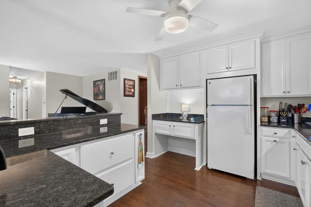 842 North Cross Creek Drive Roselle IL 60172