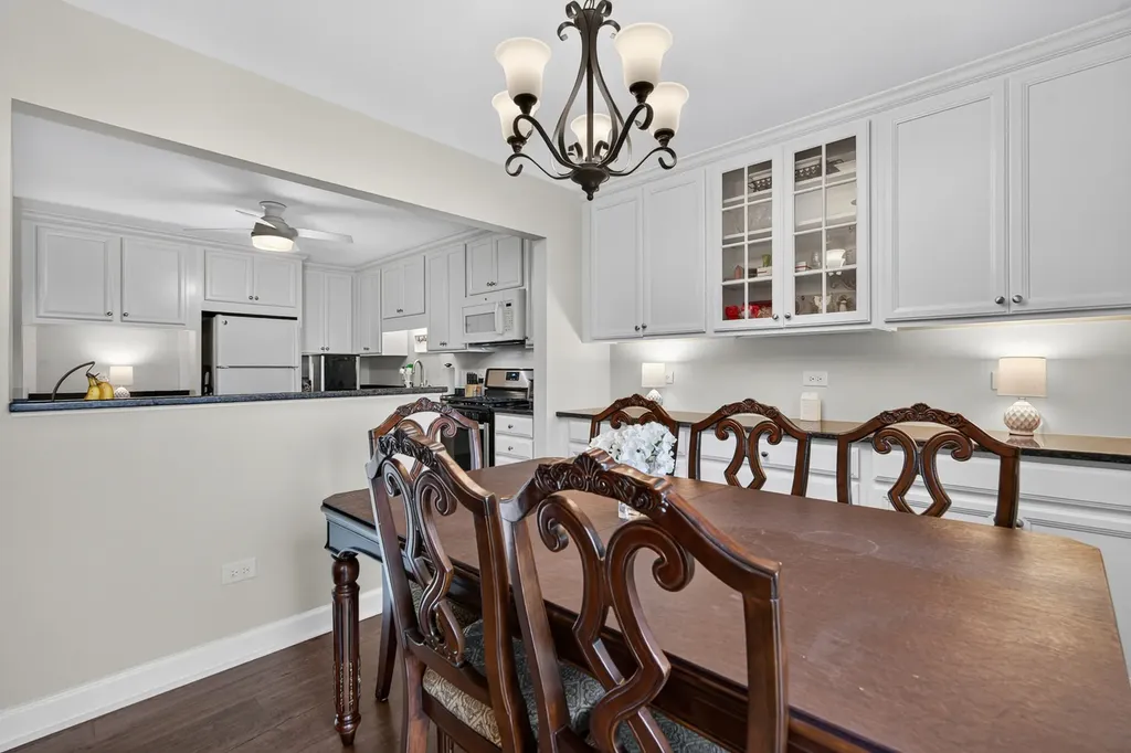842 North Cross Creek Drive Roselle IL 60172