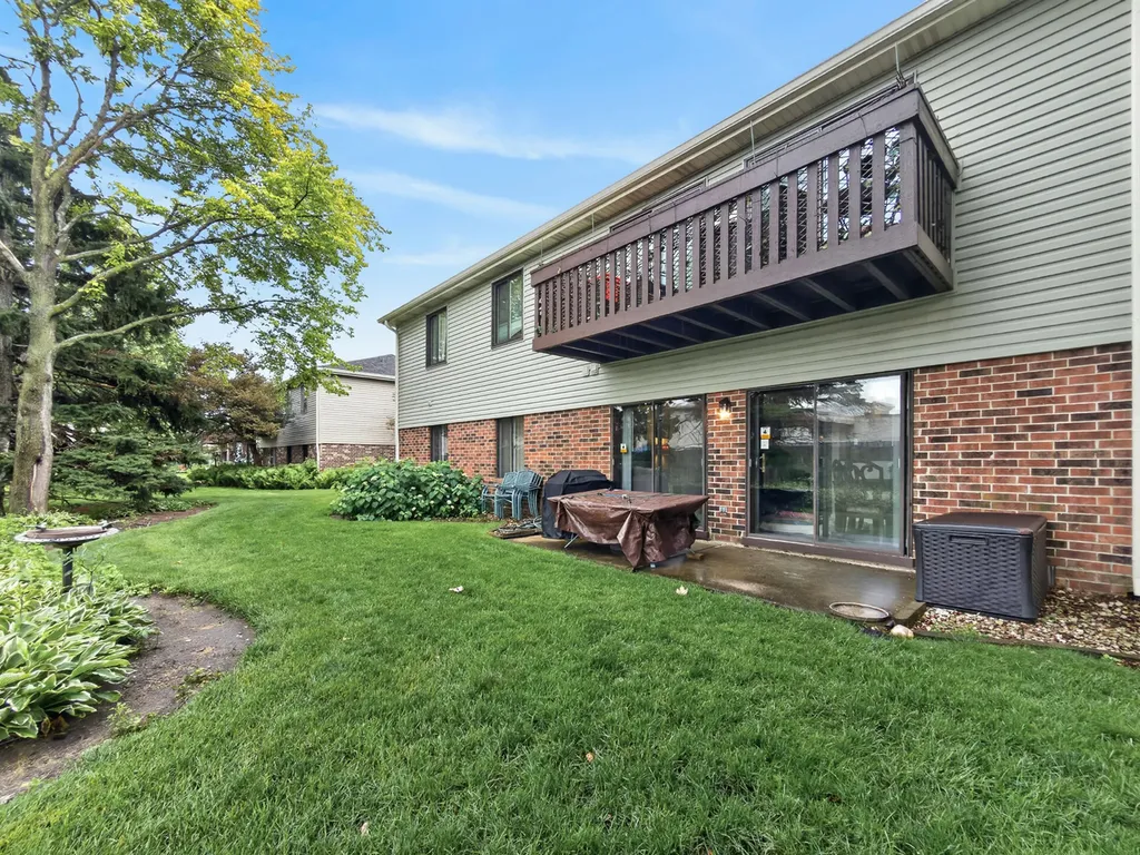 842 North Cross Creek Drive Roselle IL 60172
