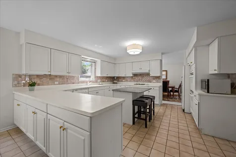 542 Wayland Avenue Kenilworth IL 60043