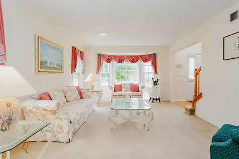 1438 Della Drive Hoffman Estates IL 60169