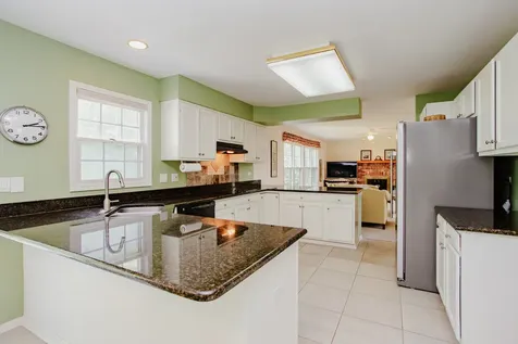 1438 Della Drive Hoffman Estates IL 60169