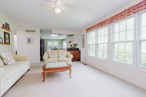 1438 Della Drive Hoffman Estates IL 60169