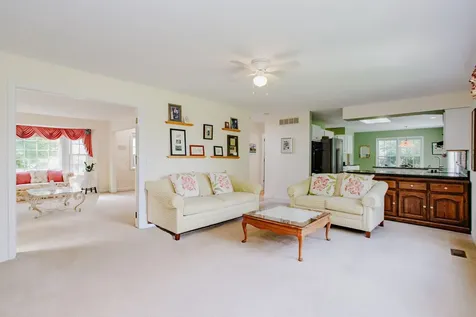1438 Della Drive Hoffman Estates IL 60169