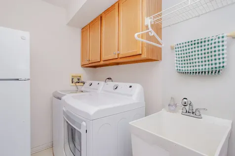 1438 Della Drive Hoffman Estates IL 60169