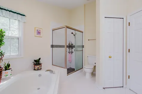 1438 Della Drive Hoffman Estates IL 60169