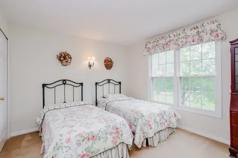1438 Della Drive Hoffman Estates IL 60169