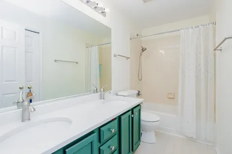 1438 Della Drive Hoffman Estates IL 60169