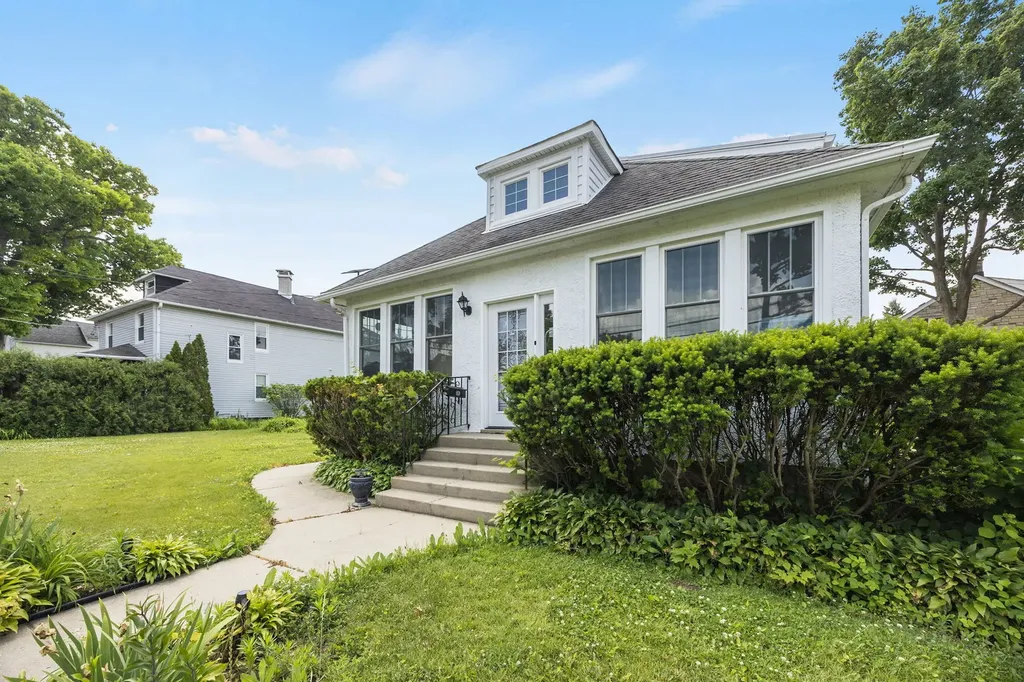 239 Burchell Avenue Highwood IL 60040