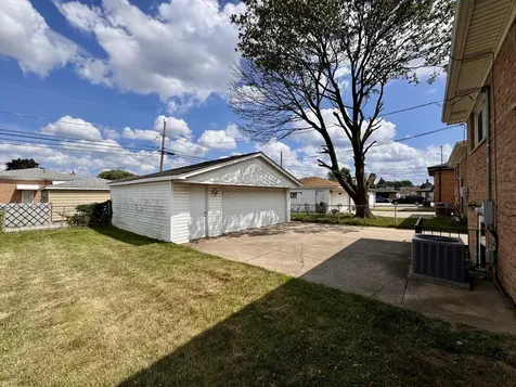 519 Paxton Avenue Calumet City IL 60409