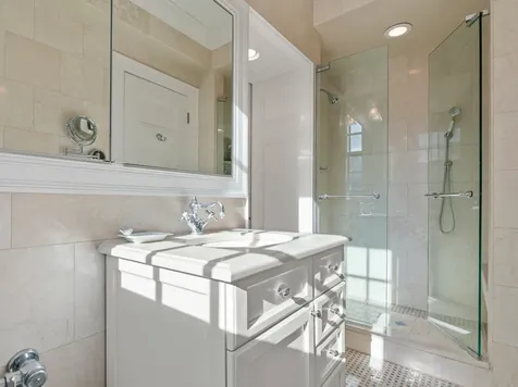 232 East Walton Place Chicago IL 60611