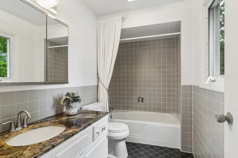 123 North Peartree Lane Arlington Heights IL 60004