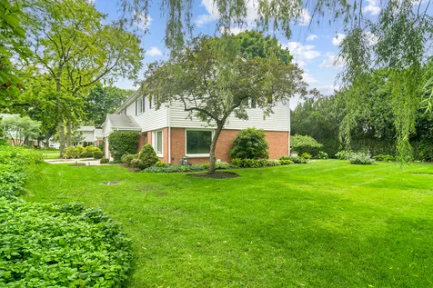 123 North Peartree Lane Arlington Heights IL 60004
