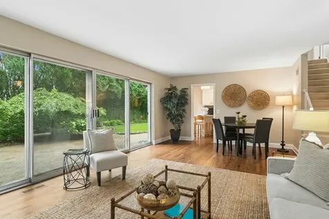 123 North Peartree Lane Arlington Heights IL 60004