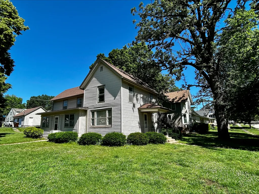 126 East 6th Street Pecatonica IL 61063