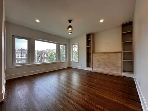 5346 West Montrose Avenue Chicago IL 60641