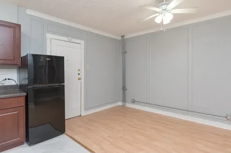 4735 North Beacon Street Chicago IL 60640