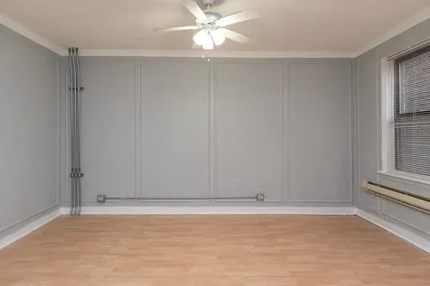 4735 North Beacon Street Chicago IL 60640