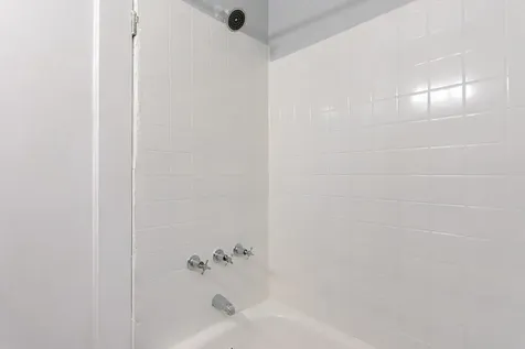 4735 North Beacon Street Chicago IL 60640