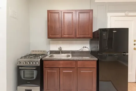 4735 North Beacon Street Chicago IL 60640