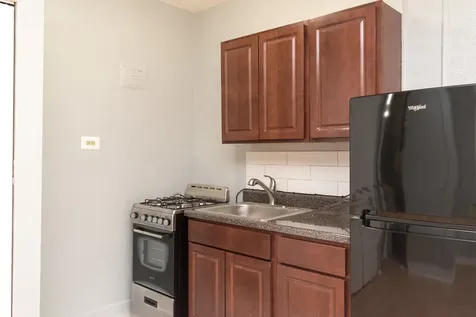 4735 North Beacon Street Chicago IL 60640