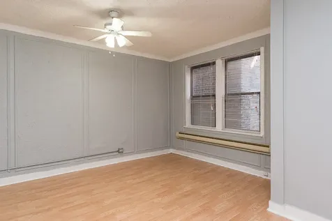 4735 North Beacon Street Chicago IL 60640