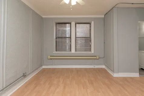 4735 North Beacon Street Chicago IL 60640