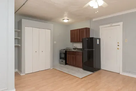 4735 North Beacon Street Chicago IL 60640