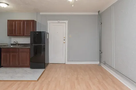 4735 North Beacon Street Chicago IL 60640