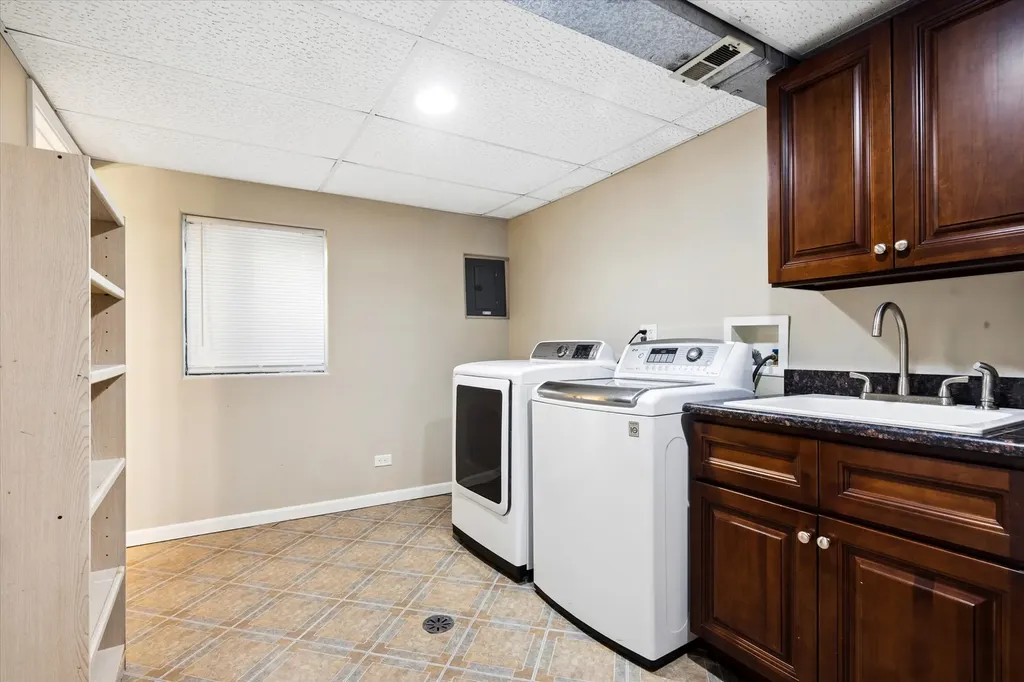 1222 Windemere Avenue Naperville IL 60564
