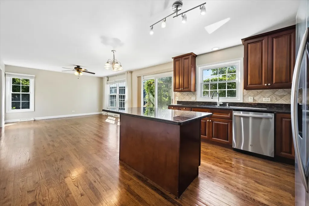 1222 Windemere Avenue Naperville IL 60564