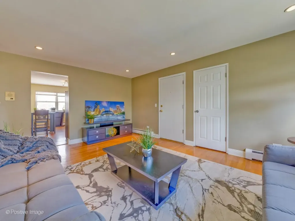 8544 West Rascher Avenue Chicago IL 60656