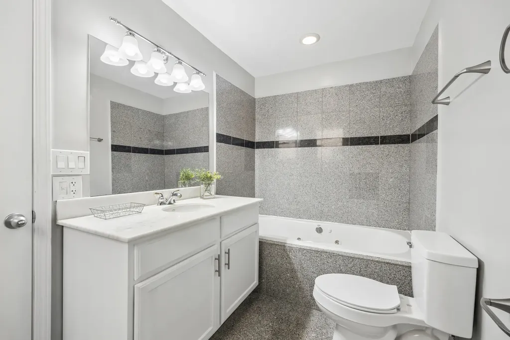 6531 South Woodlawn Avenue Chicago IL 60637