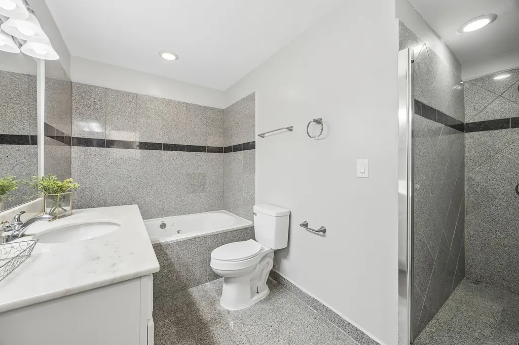 6531 South Woodlawn Avenue Chicago IL 60637