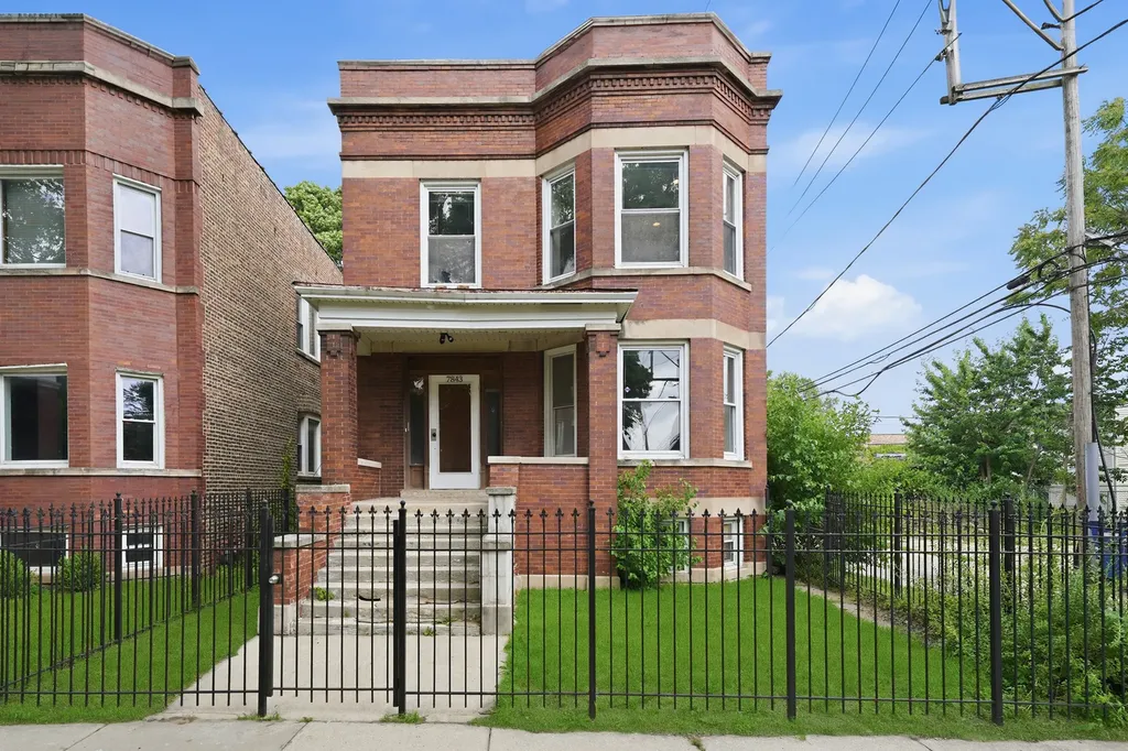 7843 South Burnham Avenue Chicago IL 60649