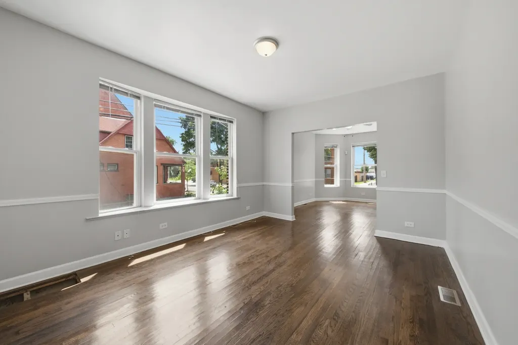 7843 South Burnham Avenue Chicago IL 60649