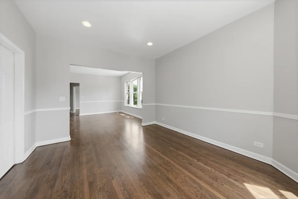 7843 South Burnham Avenue Chicago IL 60649