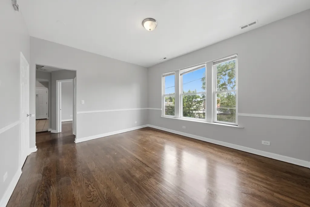 7843 South Burnham Avenue Chicago IL 60649