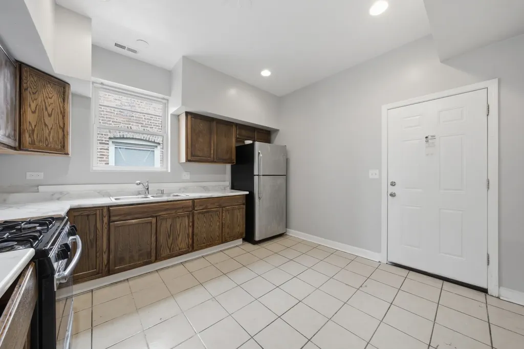 7843 South Burnham Avenue Chicago IL 60649