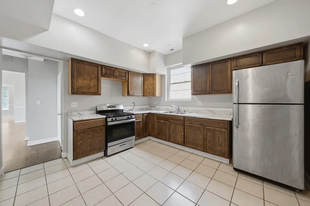 7843 South Burnham Avenue Chicago IL 60649