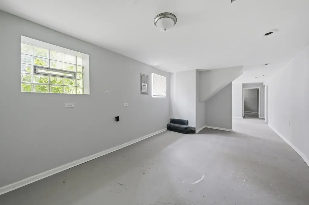 7843 South Burnham Avenue Chicago IL 60649