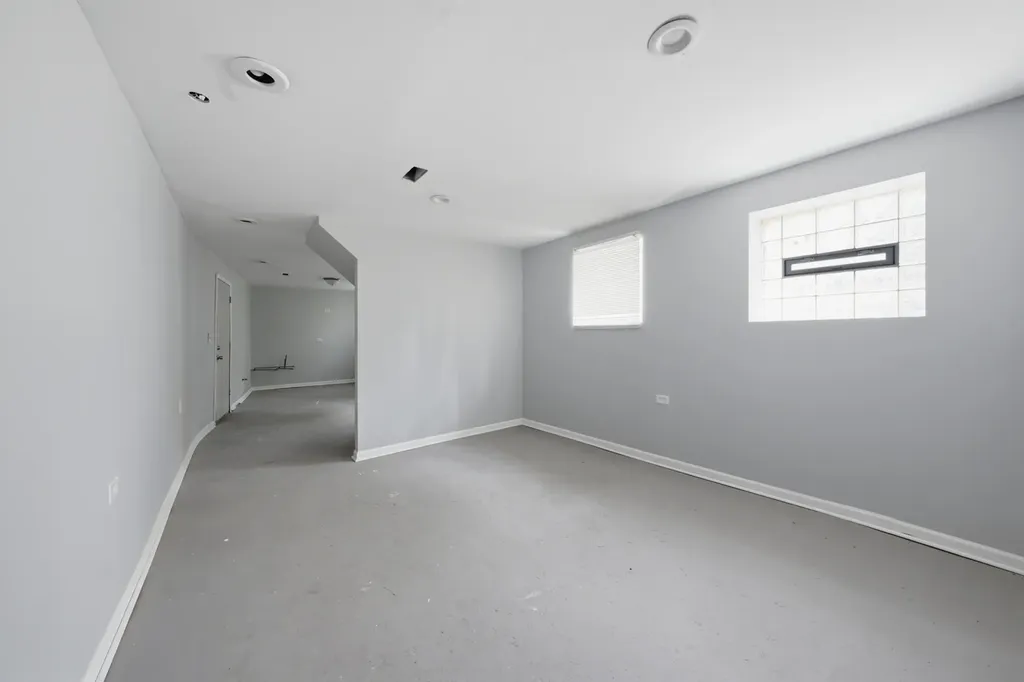 7843 South Burnham Avenue Chicago IL 60649