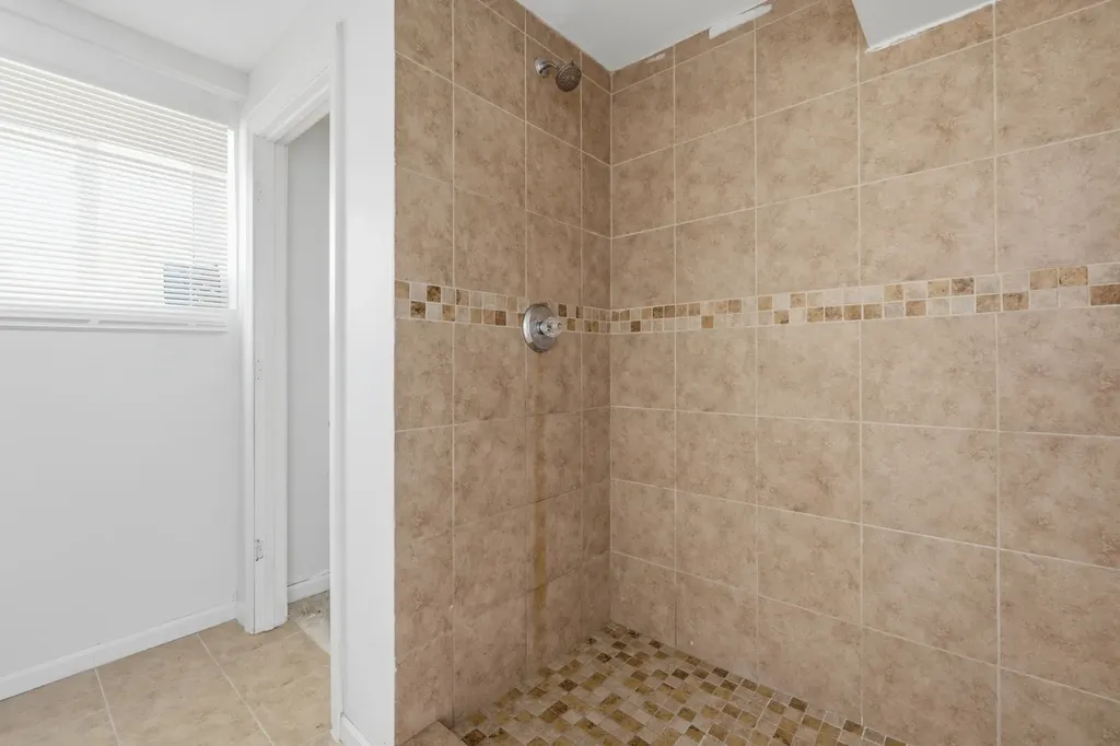 7843 South Burnham Avenue Chicago IL 60649