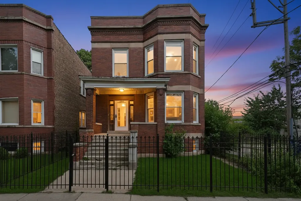7843 South Burnham Avenue Chicago IL 60649