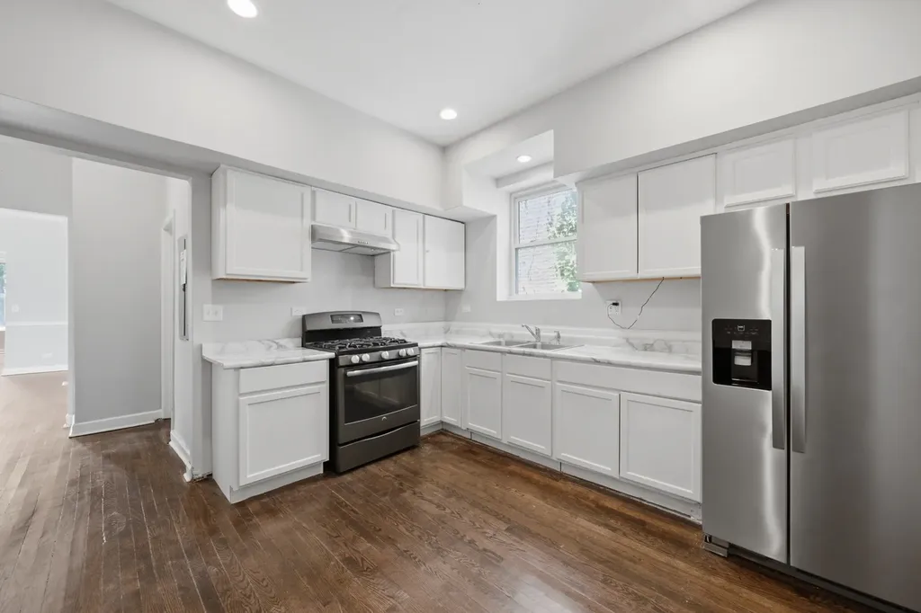7843 South Burnham Avenue Chicago IL 60649