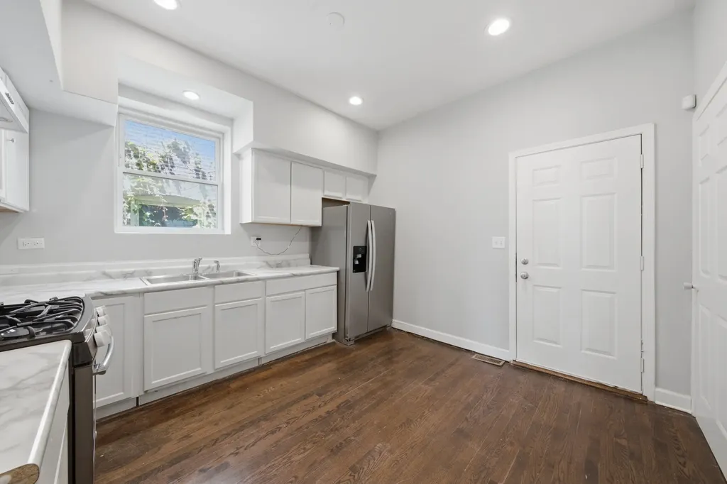 7843 South Burnham Avenue Chicago IL 60649