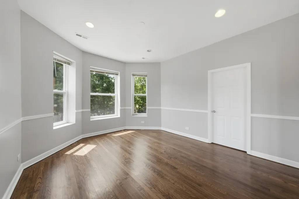 7843 South Burnham Avenue Chicago IL 60649